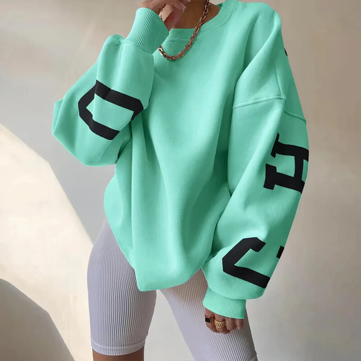 Clara - oversized klassieke wintertrui | Oversized comfortabele wintertrui voor dames | Tijdloze stijlvolle pullover | Perfect voor casual en chique outfits | Hoge kwaliteit en duurzaam | Elegant ontwerp en vrijheid bewegingsvrijheid