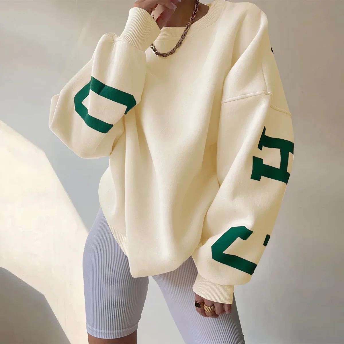 Clara - oversized klassieke wintertrui | Oversized comfortabele wintertrui voor dames | Tijdloze stijlvolle pullover | Perfect voor casual en chique outfits | Hoge kwaliteit en duurzaam | Elegant ontwerp en vrijheid bewegingsvrijheid - Afbeelding 5